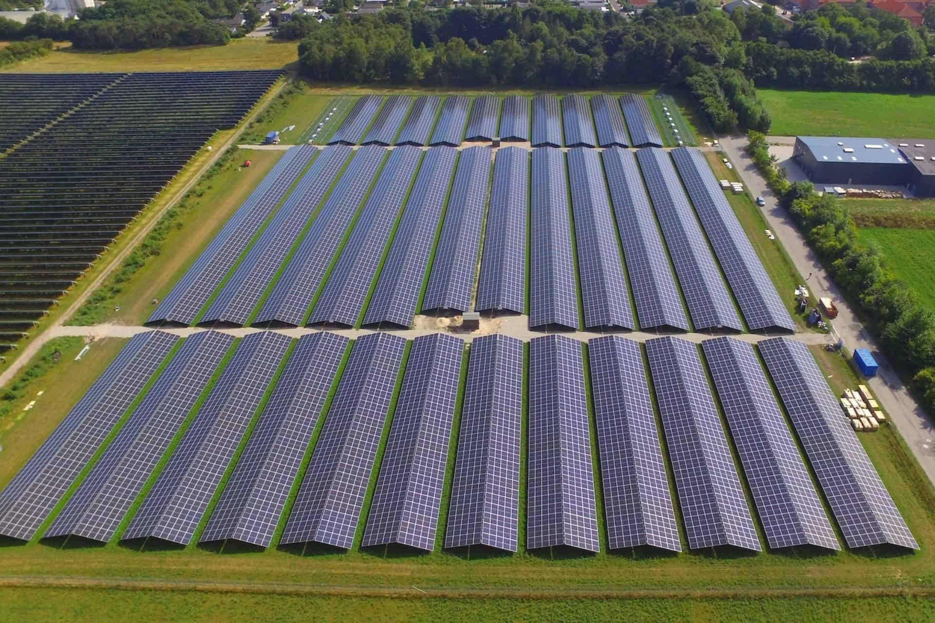 Solceler Solceller på tag - SolarFuture ApS - Solceller til Erhverv & Industri i ...